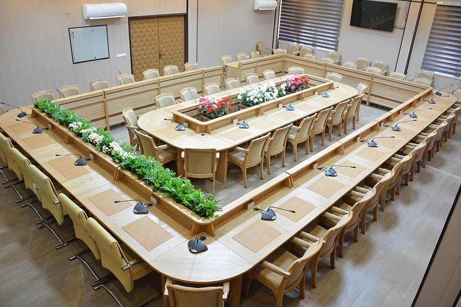 انواع مبلمان اداری مدرن در میان شرکتهای فناوری و آژانسهای خلاق محبوبیت زیادی دارد.